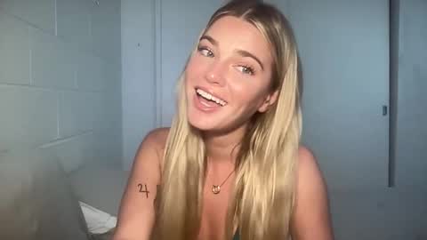 Snapshot of littlemaryjane19 chatting on 02-19-25, 08:52 Marciabrady online show from 02-19-25, 08:52