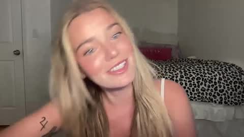 Snapshot of littlemaryjane19 chatting on 09-17-25, 08:32 Marciabrady online show from 09-17-25, 08:32