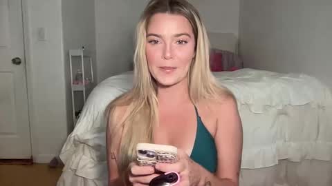 Snapshot of littlemaryjane19 chatting on 09-18-25, 07:38 Marciabrady online show from 09-18-25, 07:38