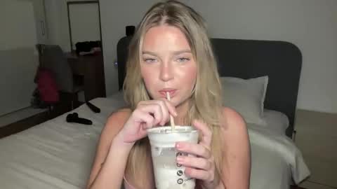 Snapshot of littlemaryjane19 chatting on 11-06-25, 01:28 Marciabrady online show from 11-06-25, 01:28