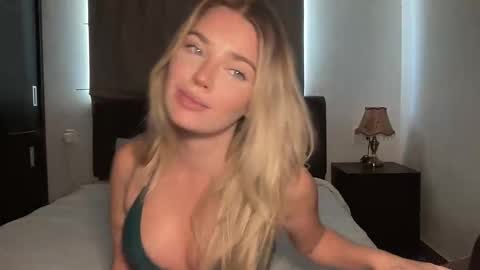 Snapshot of littlemaryjane19 chatting on 11-08-25, 04:23 Marciabrady online show from 11-08-25, 04:23