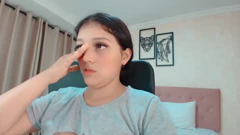 Sarahs Room online show from 07-07-26, 12:02