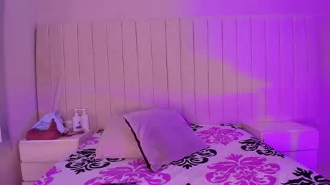 im olivia IG littleolivia01 online show from 10-22-25, 01:55