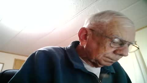 Snapshot of littleone6 chatting on 01-13-25, 12:45 Littleone 6 online show from 01-13-25, 12:45