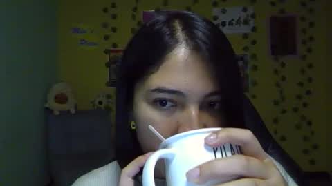 Mia  Wednesday to Sunday 730 am to 1030 am Colombian Hour D online show from 11-02-25, 02:58