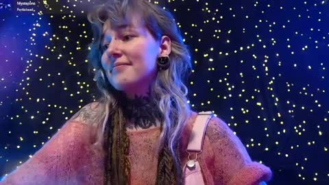 Niki  free tg channel with some photos gifs and info about streams  online show from 04-15-26, 02:13