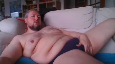 Snapshot of littlesubbear chatting on 05-08-26, 11:04 littlesubbear online show from 05-08-26, 11:04
