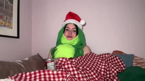 Snapshot of littlesugarpea chatting on 12-26-24, 02:22 Little Sugar Pea online show from 12-26-24, 02:22