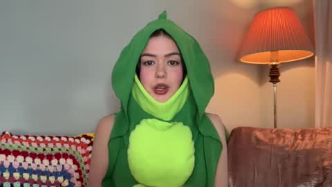 Snapshot of littlesugarpea chatting on 01-08-25, 12:17 Little Sugar Pea online show from 01-08-25, 12:17