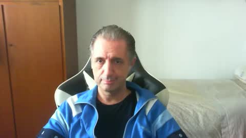 liuk53 online show from 05-03-26, 01:06