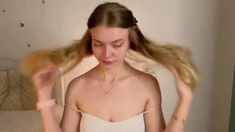 Snapshot of livia_hot chatting on 04-25-26, 12:30 livia_hot online show from 04-25-26, 12:30