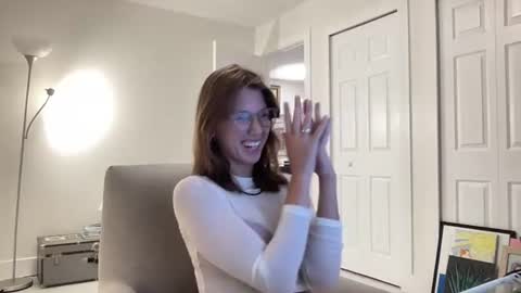 Snapshot of livvyybearxx chatting on 06-12-26, 01:59 liv online show from 06-12-26, 01:59