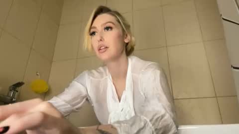 Liya Ray online show from 10-26-25, 06:03