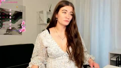 Snapshot of liyadaily chatting on 10-27-25, 02:37 liyadaily online show from 10-27-25, 02:37
