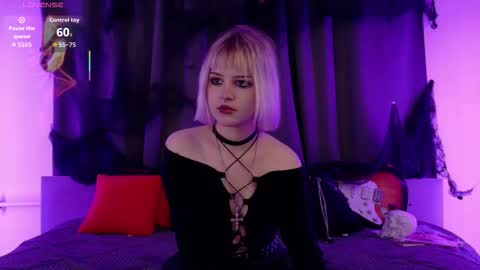 Snapshot of liyaluna chatting on 09-28-25, 01:38 LIA online show from 09-28-25, 01:38