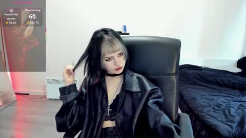 Snapshot of liyaluna chatting on 10-10-25, 10:47 LIA online show from 10-10-25, 10:47