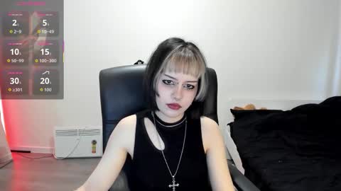 Snapshot of liyaluna chatting on 10-14-25, 11:22 LIA online show from 10-14-25, 11:22