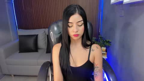 Snapshot of liz_bohemia chatting on 04-16-26, 10:45 LIZ online show from 04-16-26, 10:45