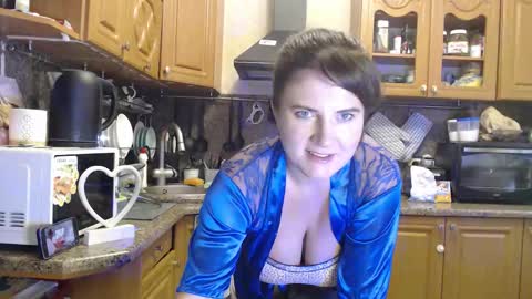 Snapshot of lizacakes chatting on 09-24-25, 02:31 LizaCakes online show from 09-24-25, 02:31