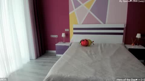 Snapshot of lizaghost chatting on 09-10-25, 11:43 Girl next door online show from 09-10-25, 11:43