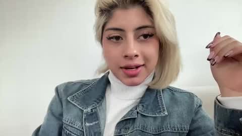 Snapshot of lizambarr chatting on 01-05-25, 06:02 Lizeth online show from 01-05-25, 06:02