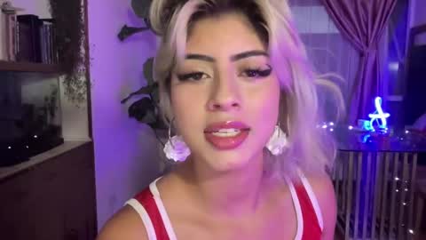 Snapshot of lizambarr chatting on 02-06-25, 11:15 Lizeth online show from 02-06-25, 11:15