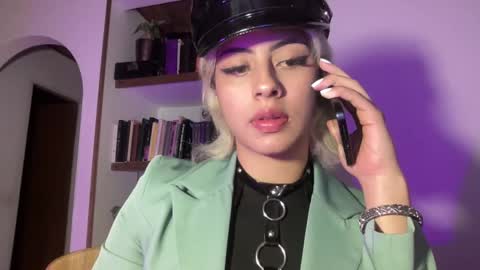 Snapshot of lizambarr chatting on 02-13-25, 12:46 Lizeth online show from 02-13-25, 12:46