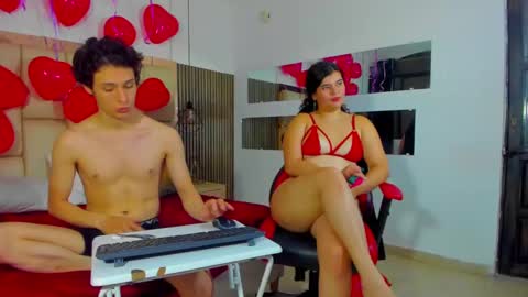 Snapshot of lizanddante chatting on 02-16-25, 11:37 Liz and Dante online show from 02-16-25, 11:37