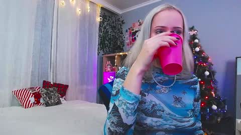 Snapshot of lizberry_moon chatting on 12-09-24, 06:01 Lisa online show from 12-09-24, 06:01