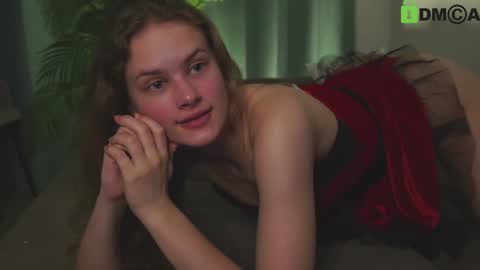 Snapshot of lizbethcoll chatting on 12-24-24, 07:55 Sunnheart online show from 12-24-24, 07:55