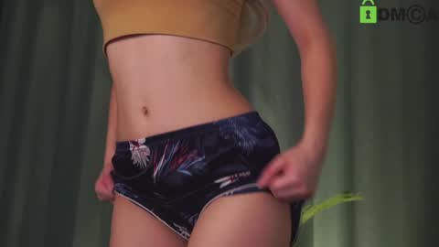 Snapshot of lizbethcoll chatting on 12-28-24, 11:26 Sunnheart online show from 12-28-24, 11:26