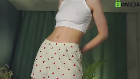 Snapshot of lizbethcoll chatting on 01-09-25, 10:52 Sunnheart online show from 01-09-25, 10:52