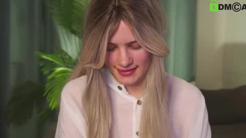 Snapshot of lizbethcoll chatting on 02-08-25, 07:27 Sunnheart online show from 02-08-25, 07:27