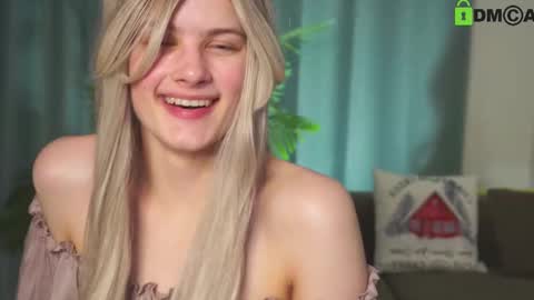 Snapshot of lizbethcoll chatting on 02-10-25, 10:30 Sunnheart online show from 02-10-25, 10:30