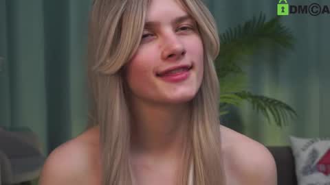 Snapshot of lizbethcoll chatting on 02-26-25, 08:44 Sunnheart online show from 02-26-25, 08:44