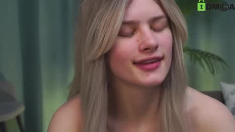 Snapshot of lizbethcoll chatting on 02-26-25, 11:48 Sunnheart online show from 02-26-25, 11:48