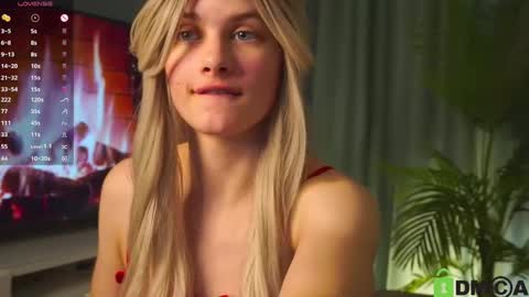 Snapshot of lizbethcoll chatting on 03-09-25, 01:46 Sunnheart online show from 03-09-25, 01:46