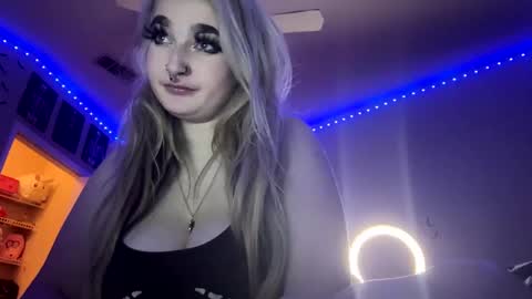 Lizz  online show from 01-25-25, 04:23