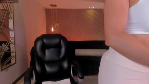 Lizzi  online show from 11-20-25, 09:36