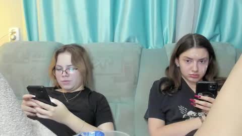 lizzi_muur online show from 12-12-24, 06:53