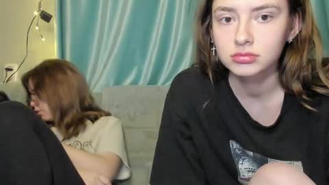 lizzi_muur online show from 12-27-24, 07:57