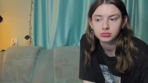 lizzi_muur online show from 01-15-25, 05:47