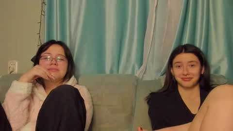 lizzi_muur online show from 01-22-25, 03:40