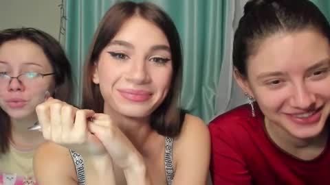 lizzi_muur online show from 01-23-25, 03:54