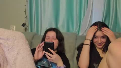 lizzi_muur online show from 01-24-25, 01:47