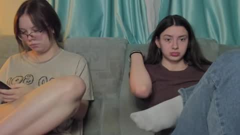 lizzi_muur online show from 02-03-25, 03:17