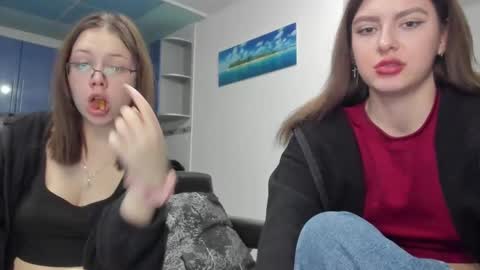 lizzi_muur online show from 02-15-25, 04:56