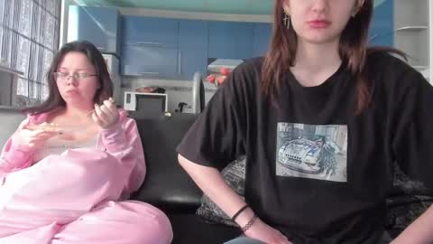 lizzi_muur online show from 03-12-25, 09:44