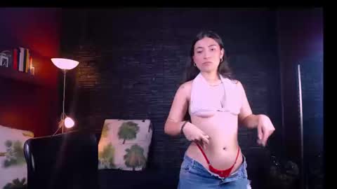 Snapshot of lizzie_collin chatting on 09-23-25, 01:58 Lizzie online show from 09-23-25, 01:58