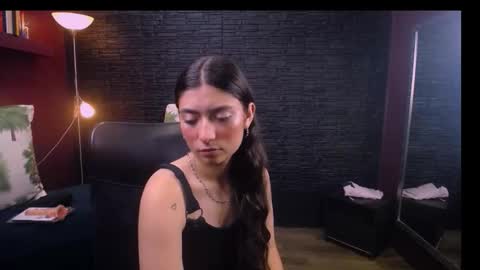 Snapshot of lizzie_collin chatting on 10-01-25, 02:23 Lizzie online show from 10-01-25, 02:23